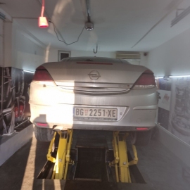 Polovni i novi delovi auto servis